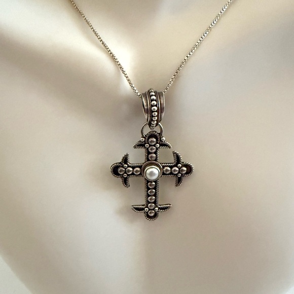 Suarti Bali BA Cross Sterling Silver Signed
Vintage Indonesia - Picture 4 of 4